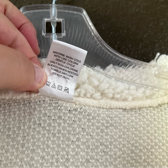 Cream 2 Button V Neck Long Sleeve Sherpa Fabric Lightweight Sweater, Size Medium - Picture 3 of 5